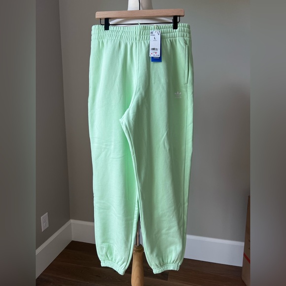 adidas Originals Pants - Women’s Adidas Originals Women’s Adicolor Essentials Fleece Joggers Size Large